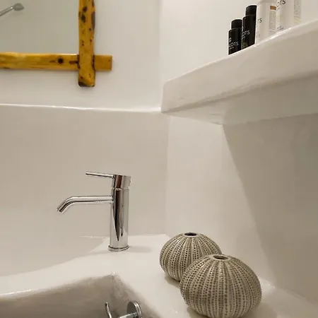 Waves House * Adamantas